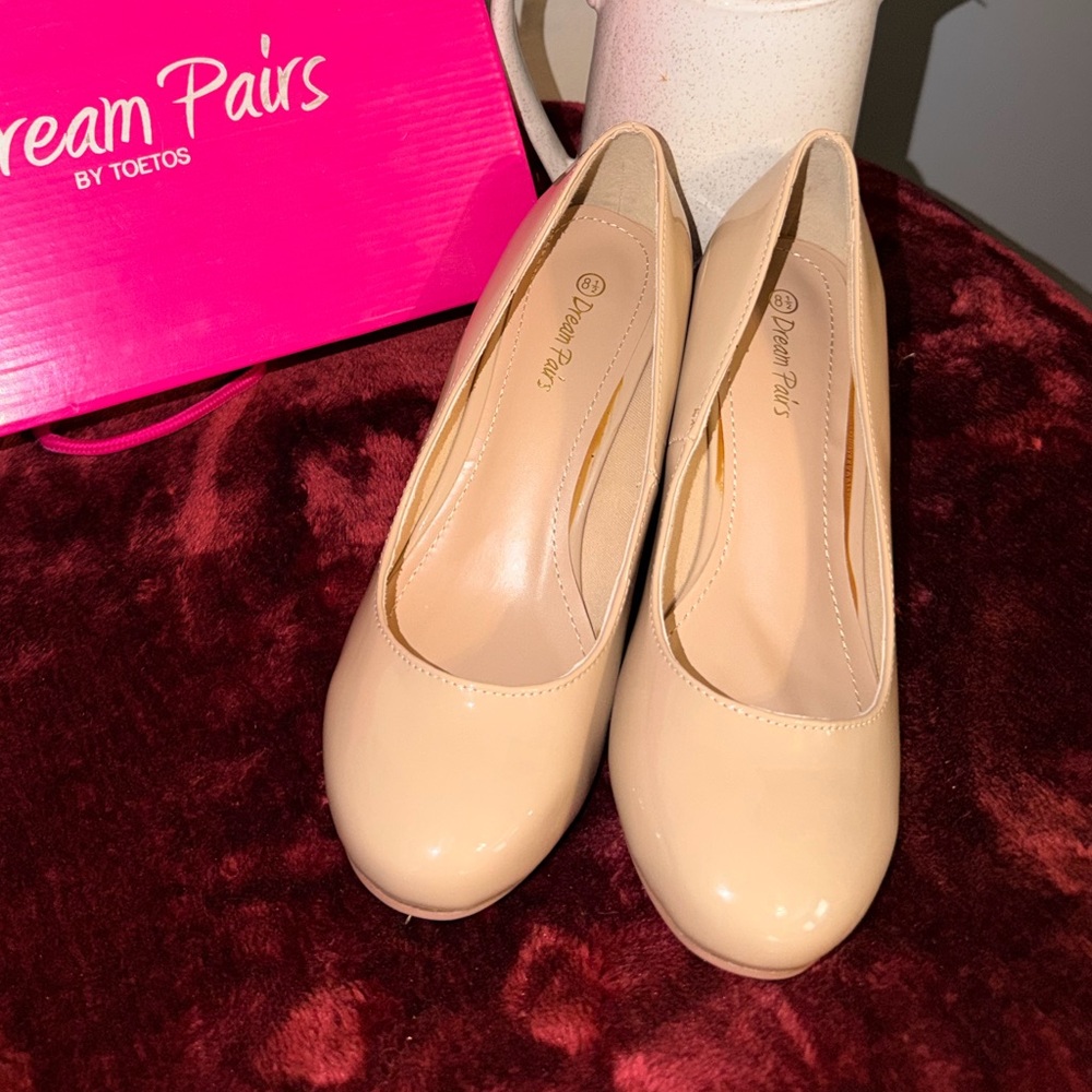 Dream Pairs NIB Women's Beige Heels - Picture 4 of 9